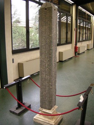 Archeologico_firenze_obelisco_in_granito.JPG