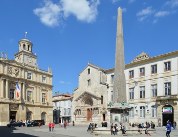 Whole Image of the Obelisk of Arles