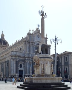 Obelisk in Piazza del Duomo