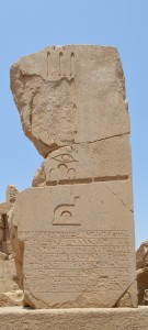 karnak_hatshepsut_fallen5.jpg