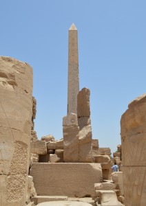 karnak_hatshepsut_fallen6.jpg