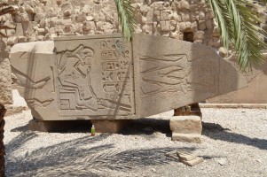 karnak_thutmose3_greatcourt2.jpg