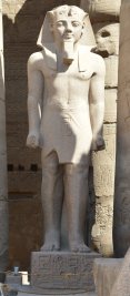 luxortemple_ramses2.jpg